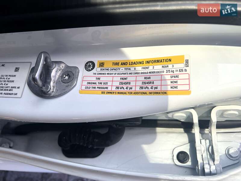 Седан Tesla Model 3 2021 в Луцке