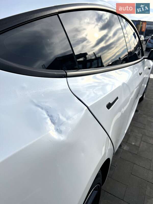 Седан Tesla Model 3 2021 в Луцке