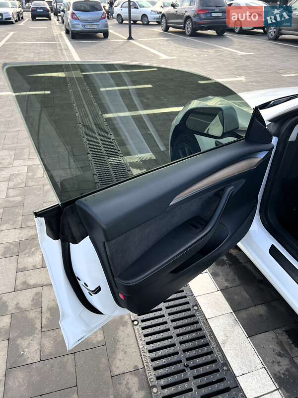 Седан Tesla Model 3 2021 в Луцке