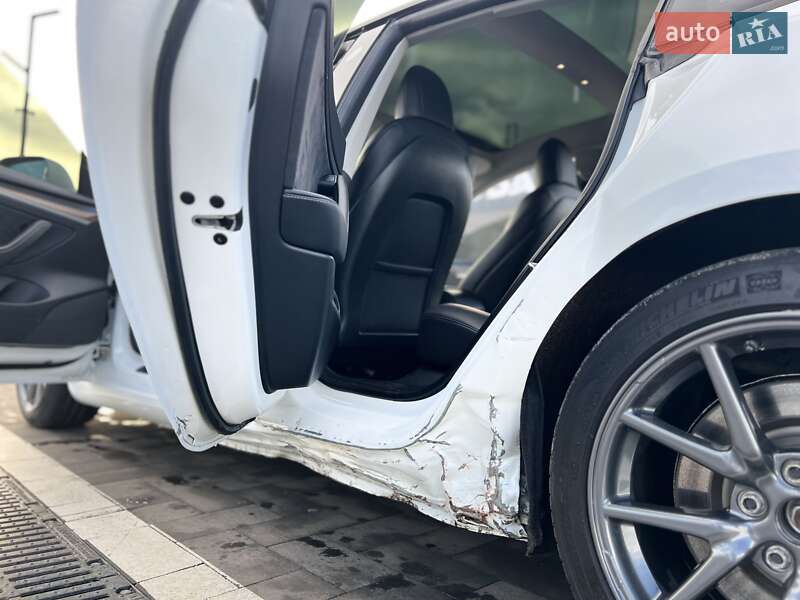 Седан Tesla Model 3 2021 в Луцке