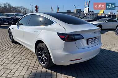 Седан Tesla Model 3 2020 в 