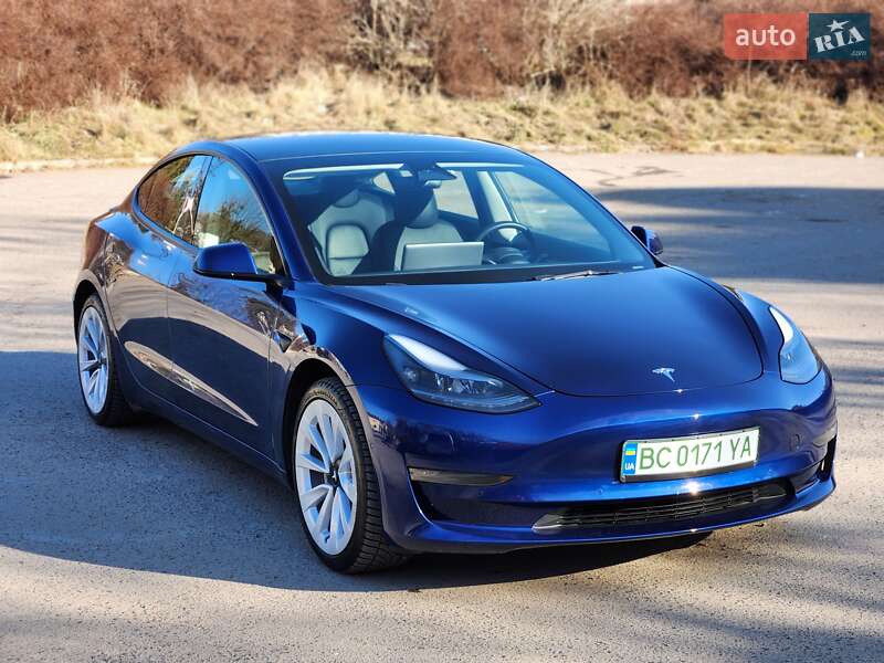 Седан Tesla Model 3 2022 в Львове