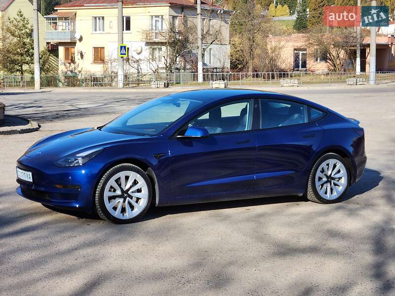 Седан Tesla Model 3 2022 в Львове