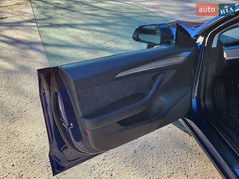 Седан Tesla Model 3 2022 в Львове