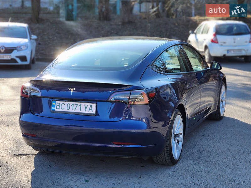 Седан Tesla Model 3 2022 в Львове