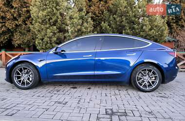 Седан Tesla Model 3 2020 в 
