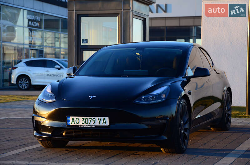 Седан Tesla Model 3 2021 в Мукачево