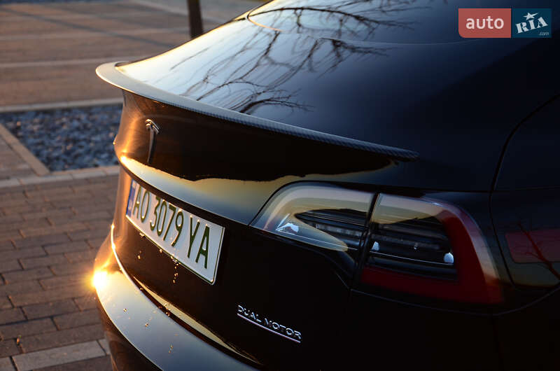 Седан Tesla Model 3 2021 в Мукачево