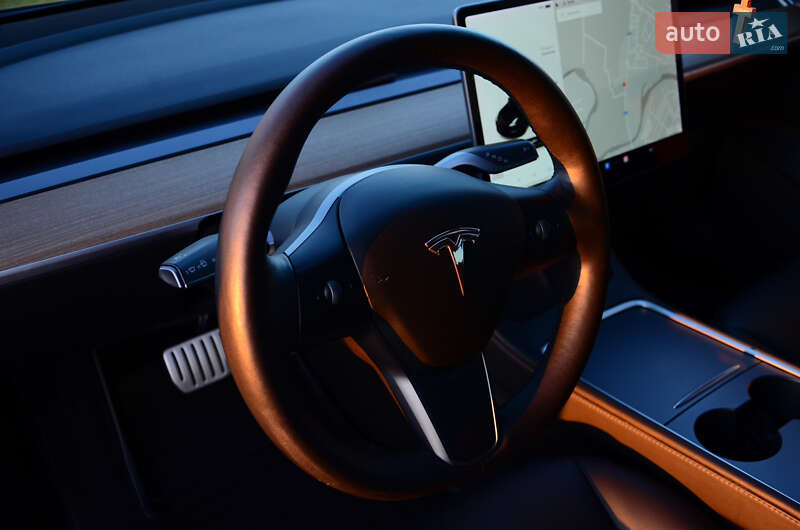 Седан Tesla Model 3 2021 в Мукачево