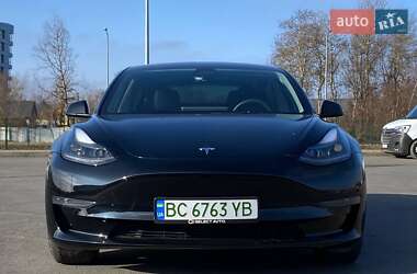 Седан Tesla Model 3 2022 в 