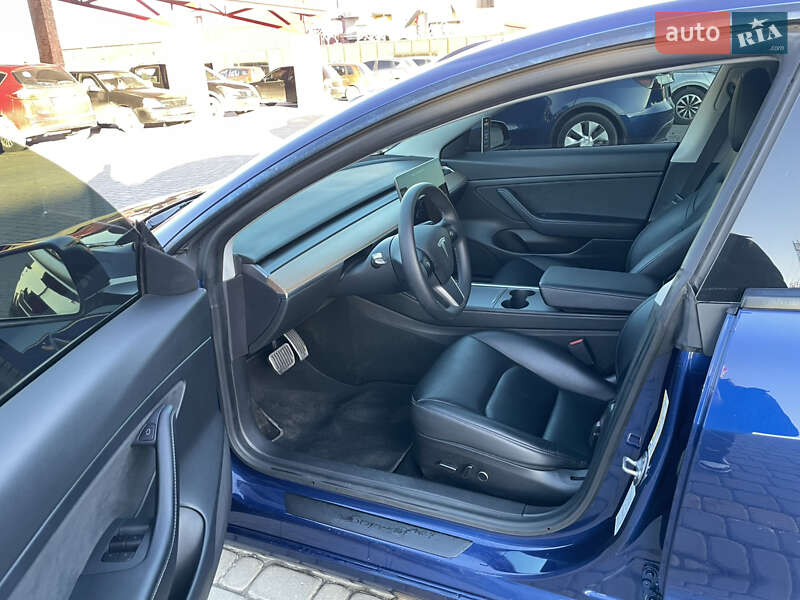 Седан Tesla Model 3 2021 в Львові