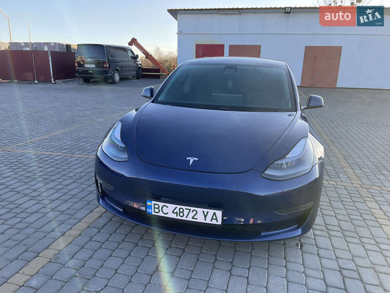 Седан Tesla Model 3 2021 в Львові