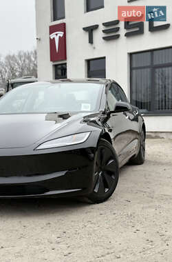 Седан Tesla Model 3 2024 в 
