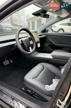 Седан Tesla Model 3 2024 в 