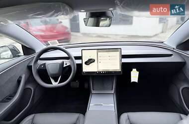 Седан Tesla Model 3 2024 в 