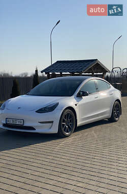 Седан Tesla Model 3 2021 в Иршаве