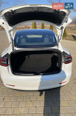 Седан Tesla Model 3 2021 в 