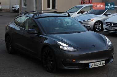 Седан Tesla Model 3 2023 в 