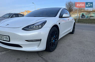 Седан Tesla Model 3 2019 в Львове