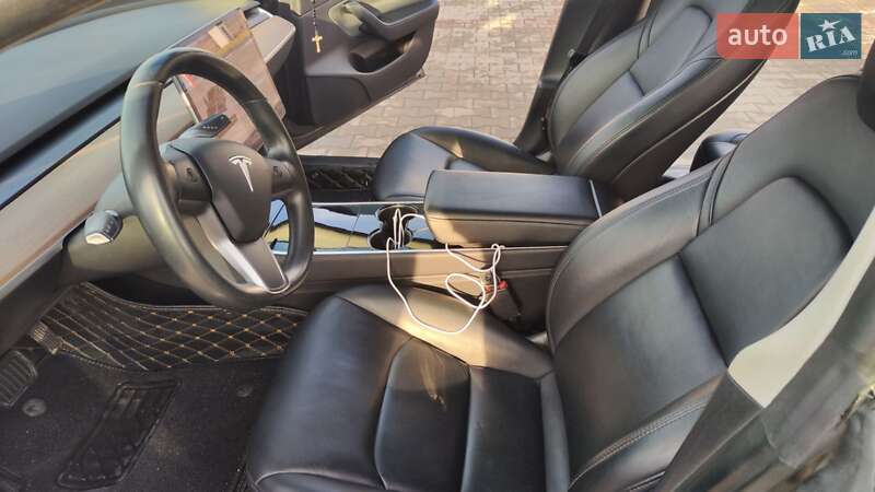 Седан Tesla Model 3 2019 в Тячеві