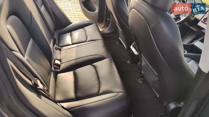 Седан Tesla Model 3 2019 в Тячеві