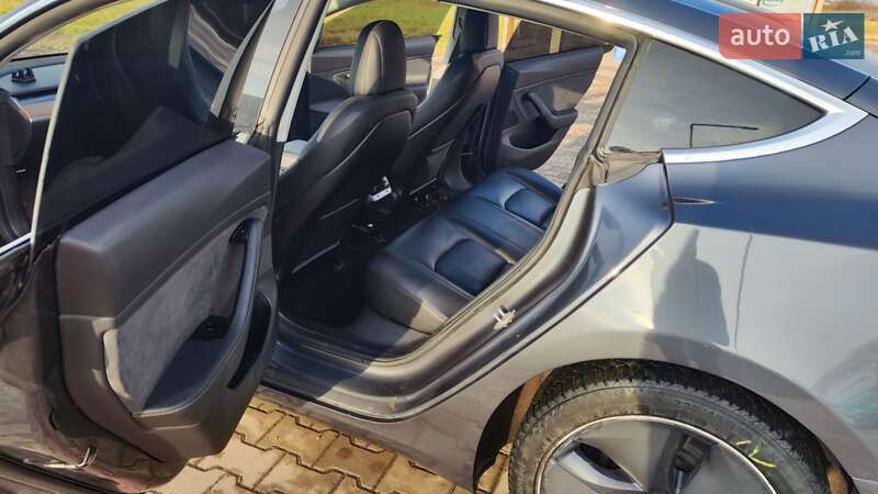 Седан Tesla Model 3 2019 в Тячеві