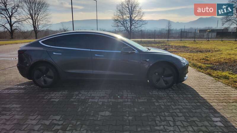 Седан Tesla Model 3 2019 в Тячеві