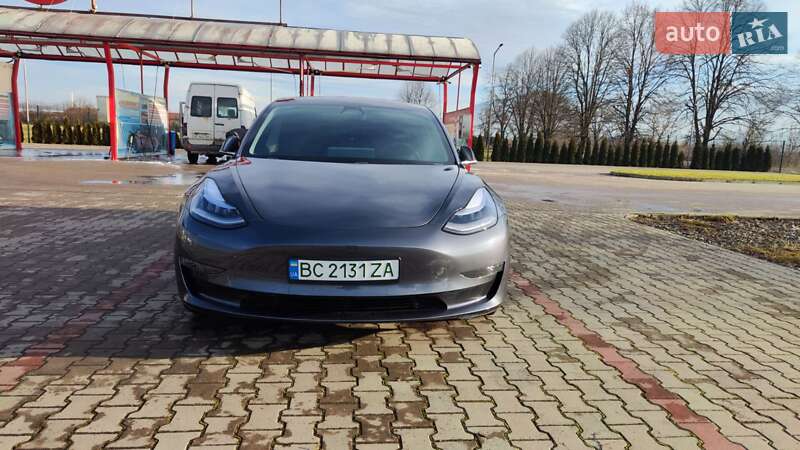 Седан Tesla Model 3 2019 в Тячеві