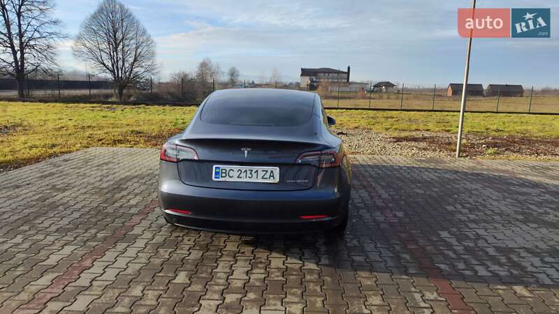 Седан Tesla Model 3 2019 в Тячеві