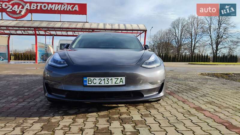 Седан Tesla Model 3 2019 в Тячеві