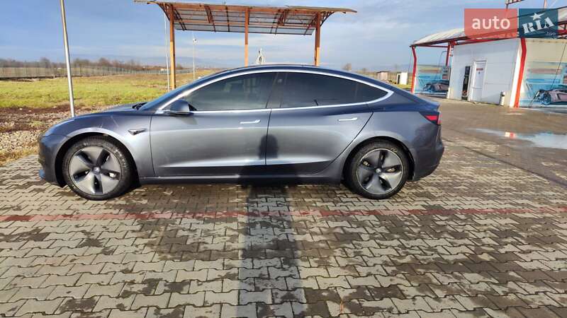 Седан Tesla Model 3 2019 в Тячеві