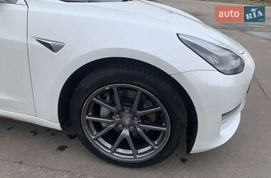 Седан Tesla Model 3 2018 в Киеве