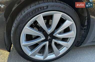 Седан Tesla Model 3 2019 в 