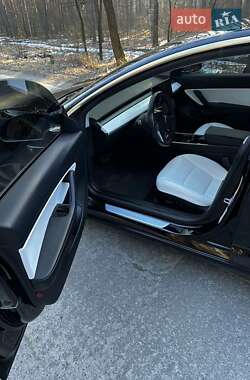 Седан Tesla Model 3 2019 в 