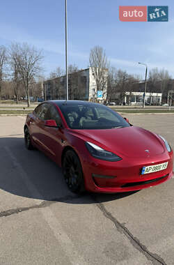 Седан Tesla Model 3 2022 в 