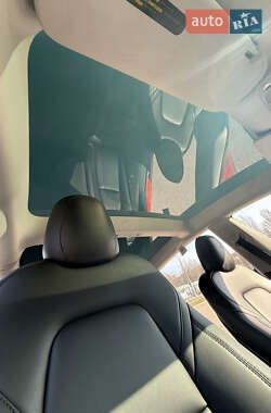 Седан Tesla Model 3 2022 в 