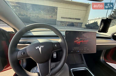 Седан Tesla Model 3 2022 в 