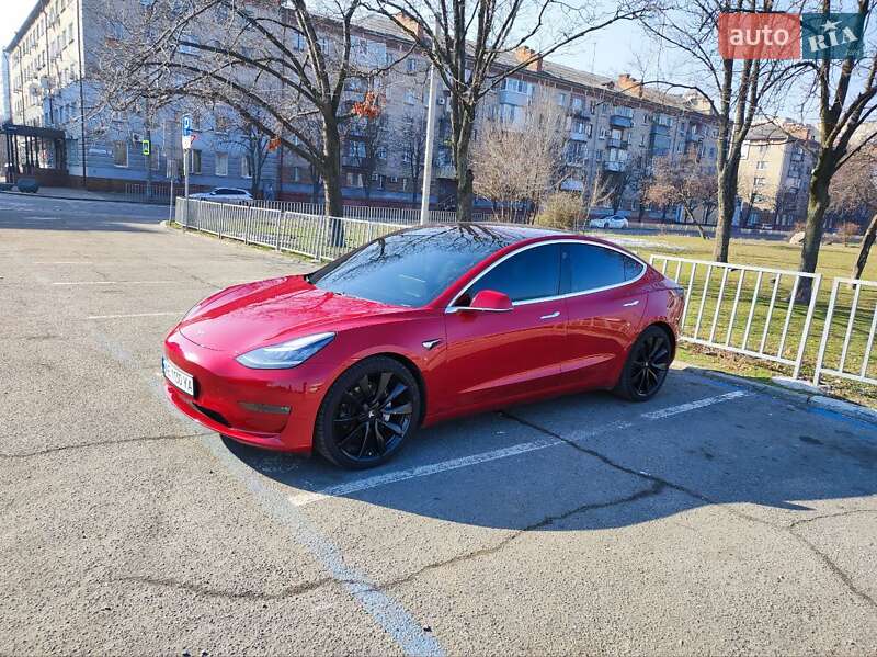 Седан Tesla Model 3 2018 в Дніпрі