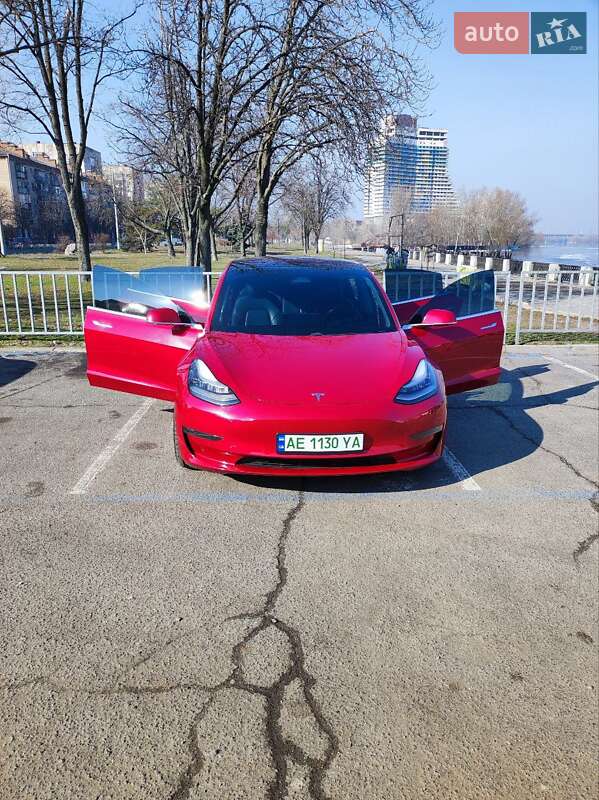 Седан Tesla Model 3 2018 в Дніпрі