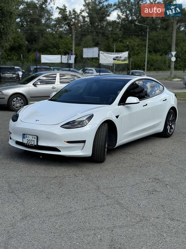 Седан Tesla Model 3 2021 в Полтаві