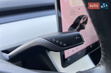 Седан Tesla Model 3 2018 в 
