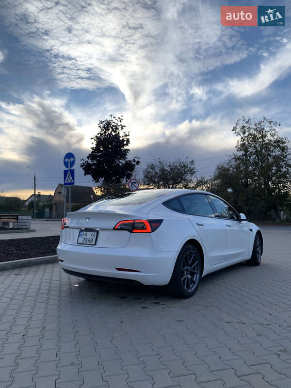 Седан Tesla Model 3 2023 в Вінниці
