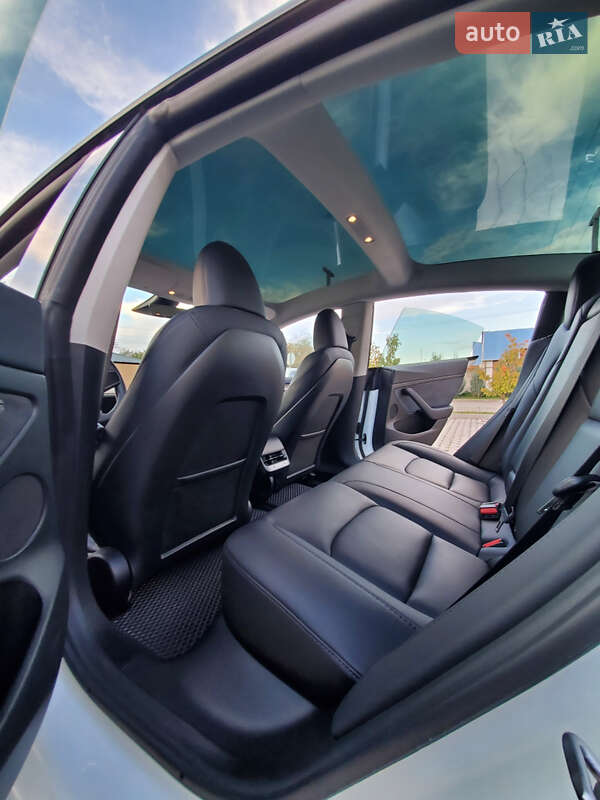 Седан Tesla Model 3 2023 в Вінниці