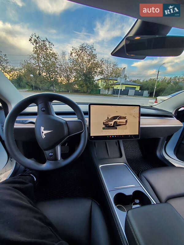 Седан Tesla Model 3 2023 в Вінниці