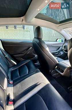 Седан Tesla Model 3 2022 в 