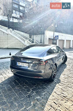 Седан Tesla Model 3 2022 в 