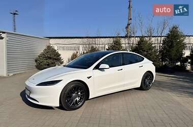 Седан Tesla Model 3 2023 в 