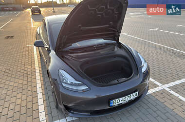Седан Tesla Model 3 2022 в 