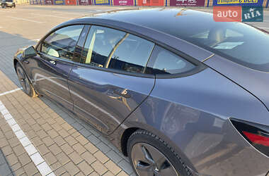 Седан Tesla Model 3 2022 в 