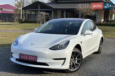 Седан Tesla Model 3 2018 в Львове